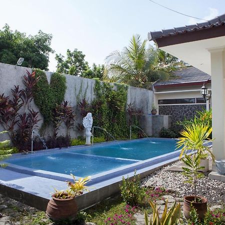Reddoorz Plus Near Mall Roxy Banyuwangi Баньювангі Екстер'єр фото