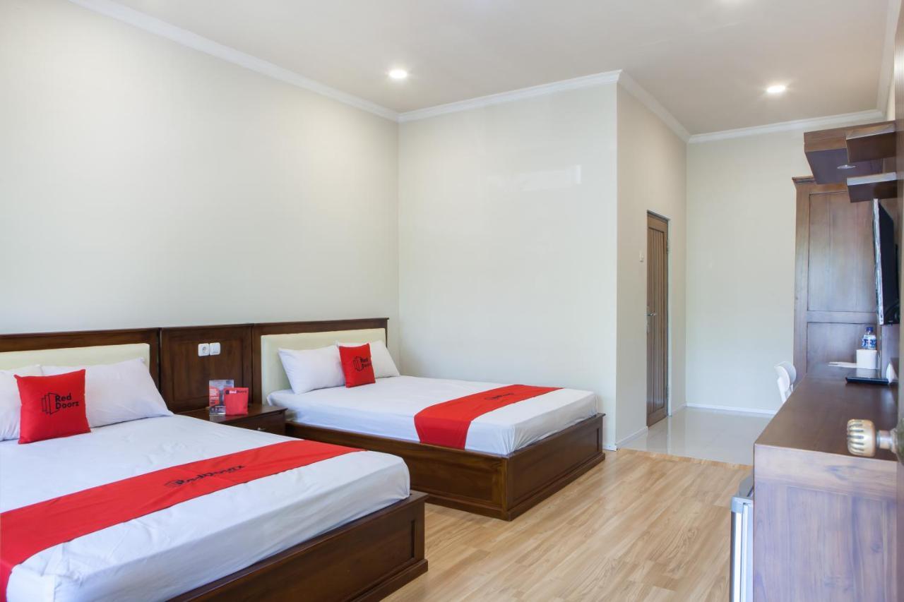 Reddoorz Plus Near Mall Roxy Banyuwangi Баньювангі Екстер'єр фото