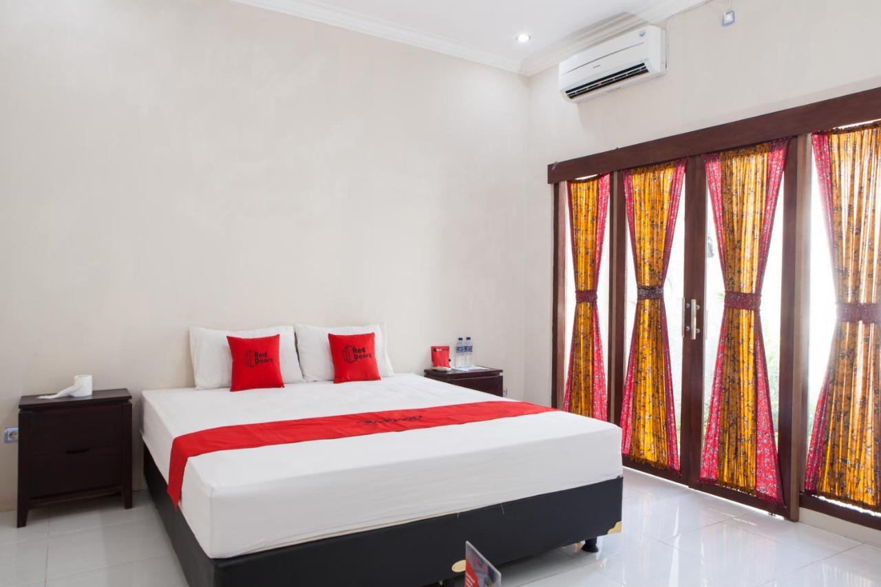 Reddoorz Plus Near Mall Roxy Banyuwangi Баньювангі Екстер'єр фото