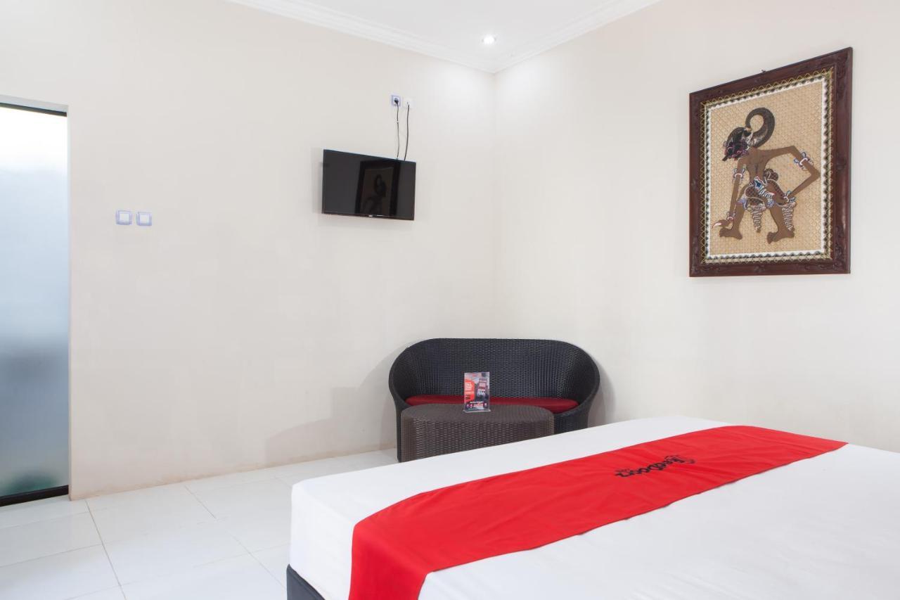Reddoorz Plus Near Mall Roxy Banyuwangi Баньювангі Екстер'єр фото