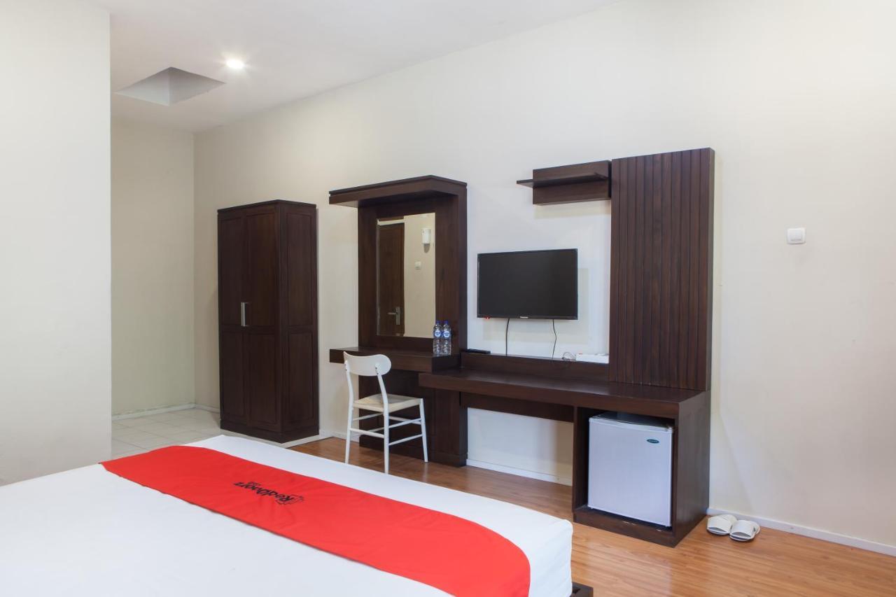 Reddoorz Plus Near Mall Roxy Banyuwangi Баньювангі Екстер'єр фото