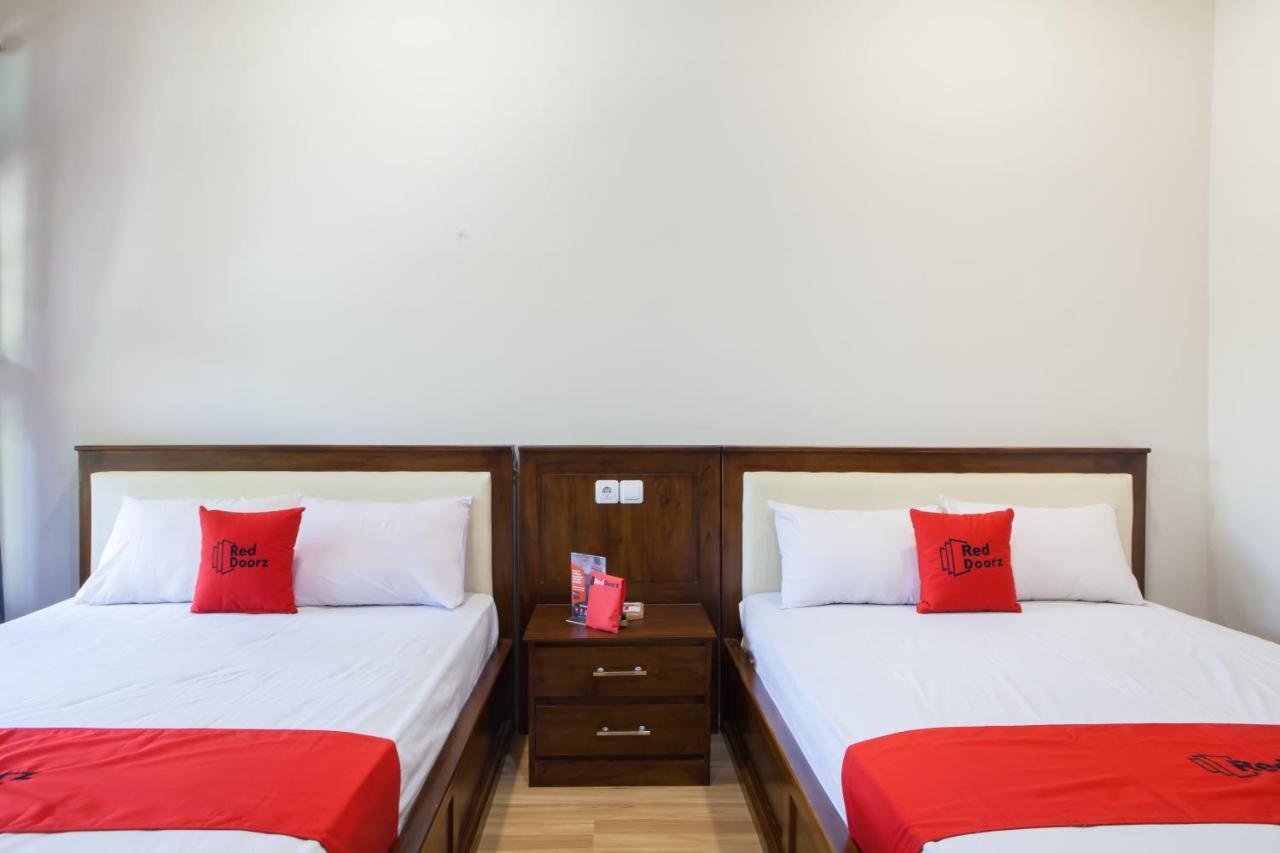Reddoorz Plus Near Mall Roxy Banyuwangi Баньювангі Екстер'єр фото