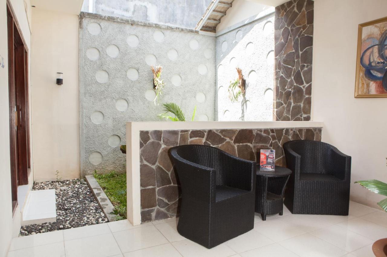 Reddoorz Plus Near Mall Roxy Banyuwangi Баньювангі Екстер'єр фото