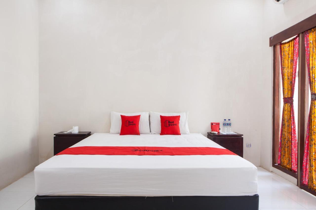 Reddoorz Plus Near Mall Roxy Banyuwangi Баньювангі Екстер'єр фото