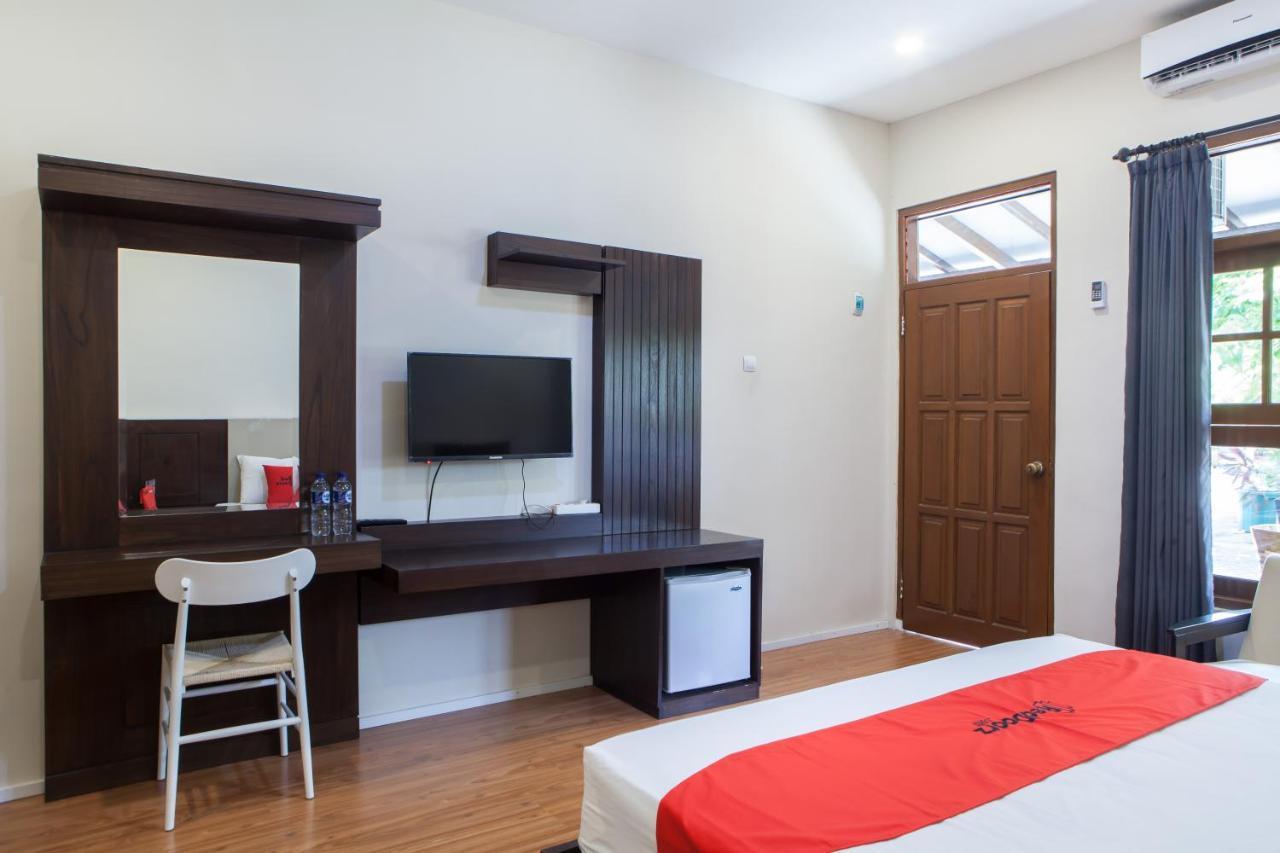 Reddoorz Plus Near Mall Roxy Banyuwangi Баньювангі Екстер'єр фото