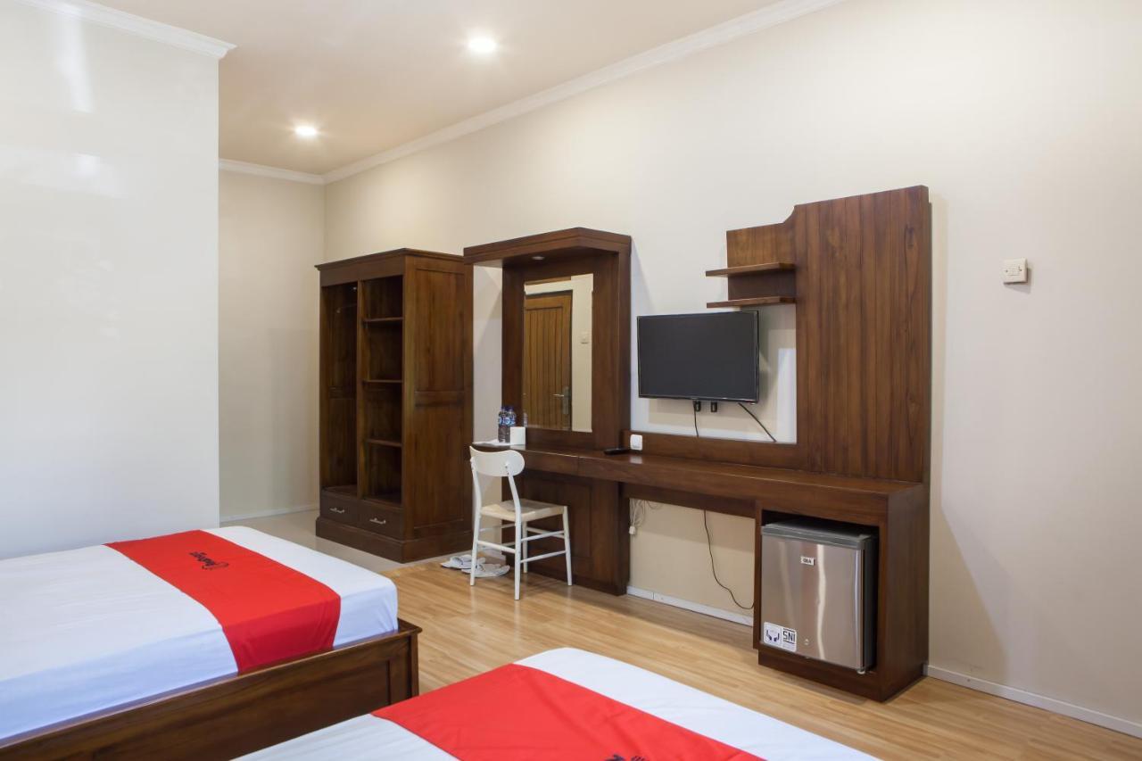 Reddoorz Plus Near Mall Roxy Banyuwangi Баньювангі Екстер'єр фото