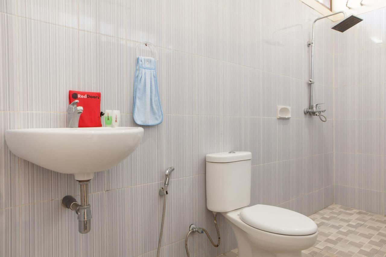 Reddoorz Plus Near Mall Roxy Banyuwangi Баньювангі Екстер'єр фото