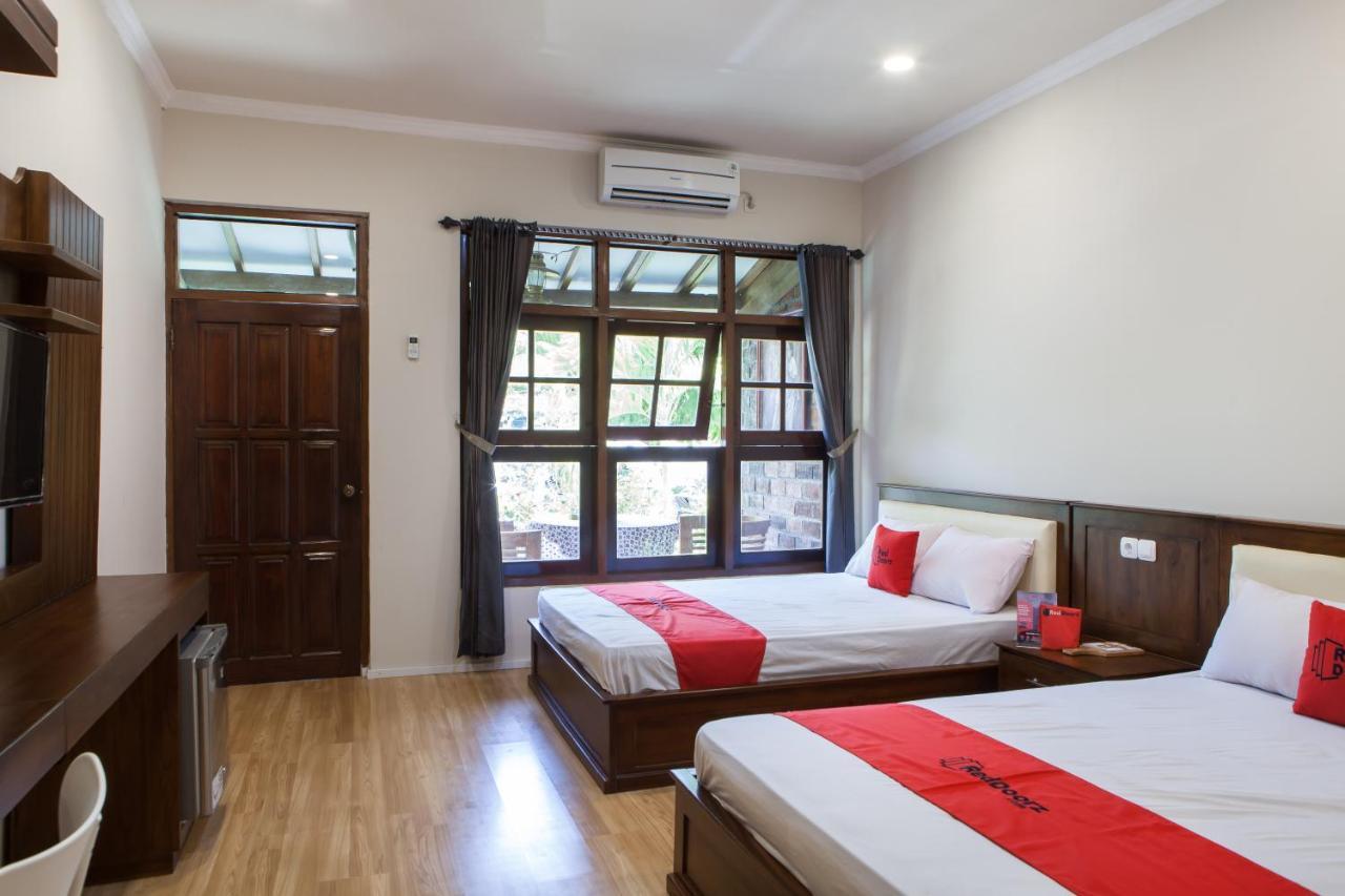 Reddoorz Plus Near Mall Roxy Banyuwangi Баньювангі Екстер'єр фото