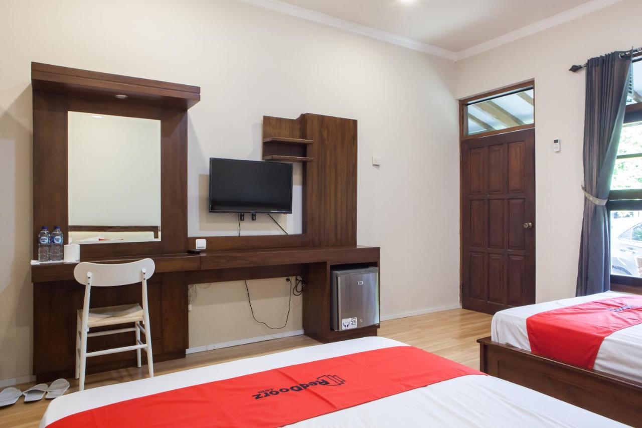 Reddoorz Plus Near Mall Roxy Banyuwangi Баньювангі Екстер'єр фото