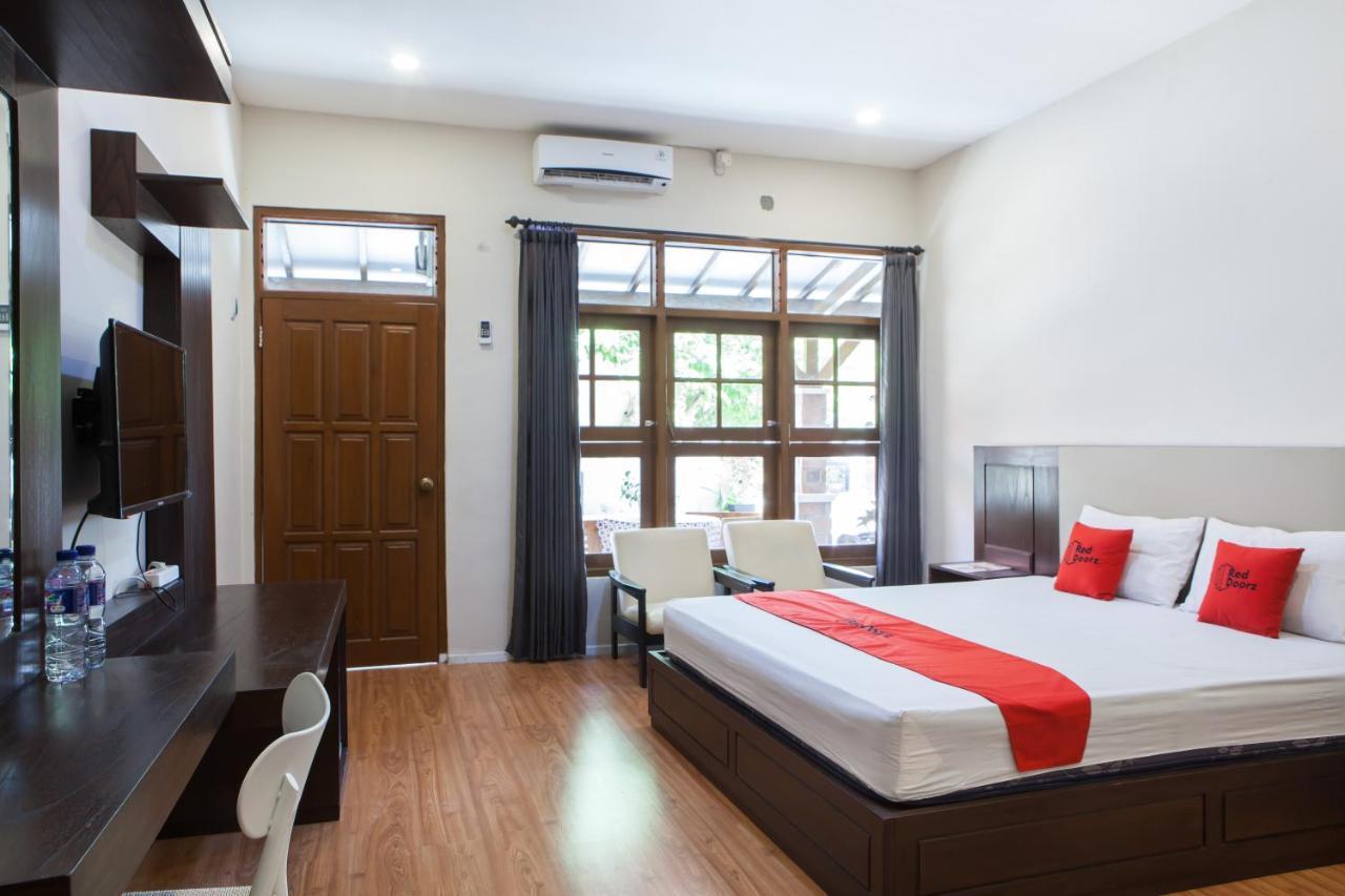 Reddoorz Plus Near Mall Roxy Banyuwangi Баньювангі Екстер'єр фото