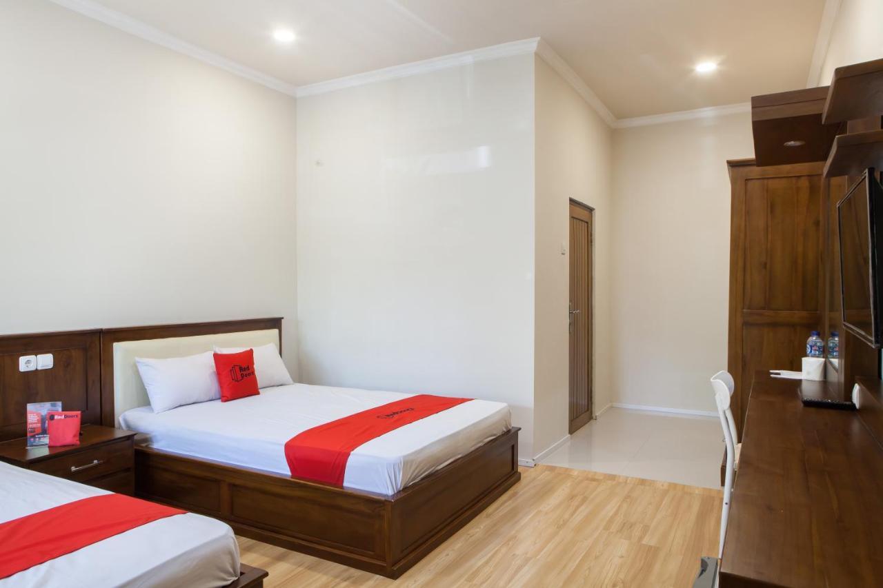 Reddoorz Plus Near Mall Roxy Banyuwangi Баньювангі Екстер'єр фото