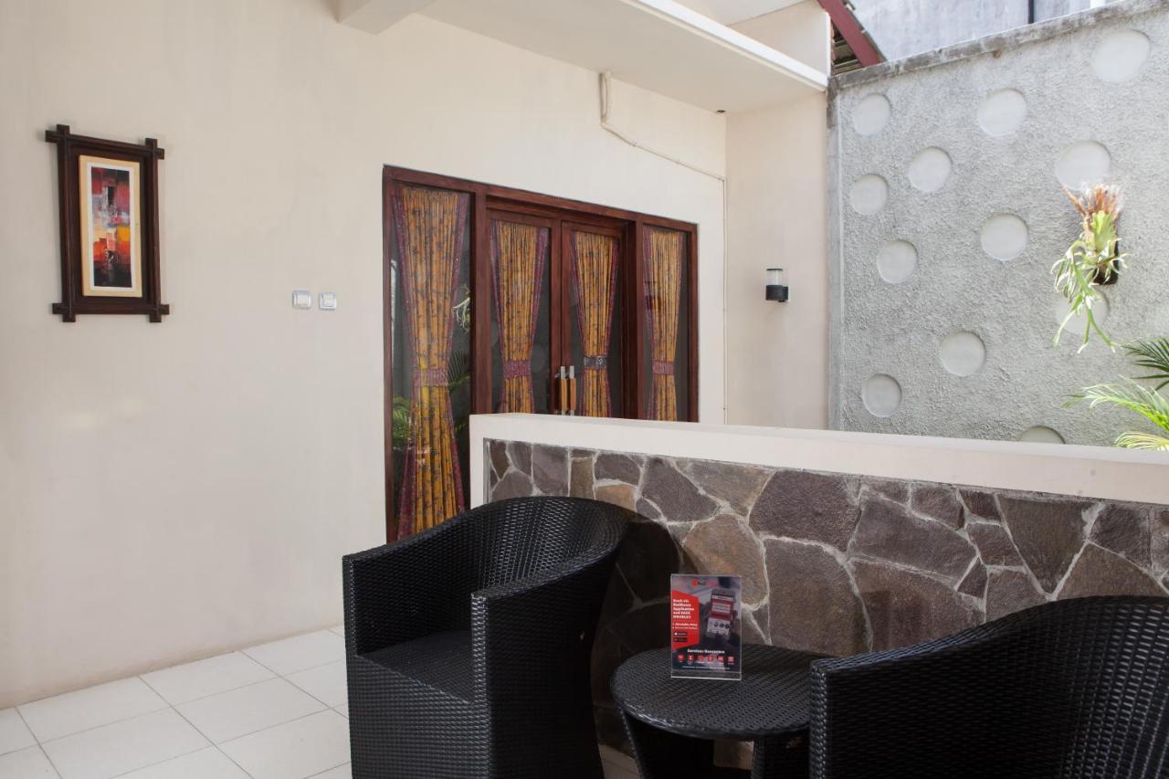 Reddoorz Plus Near Mall Roxy Banyuwangi Баньювангі Екстер'єр фото